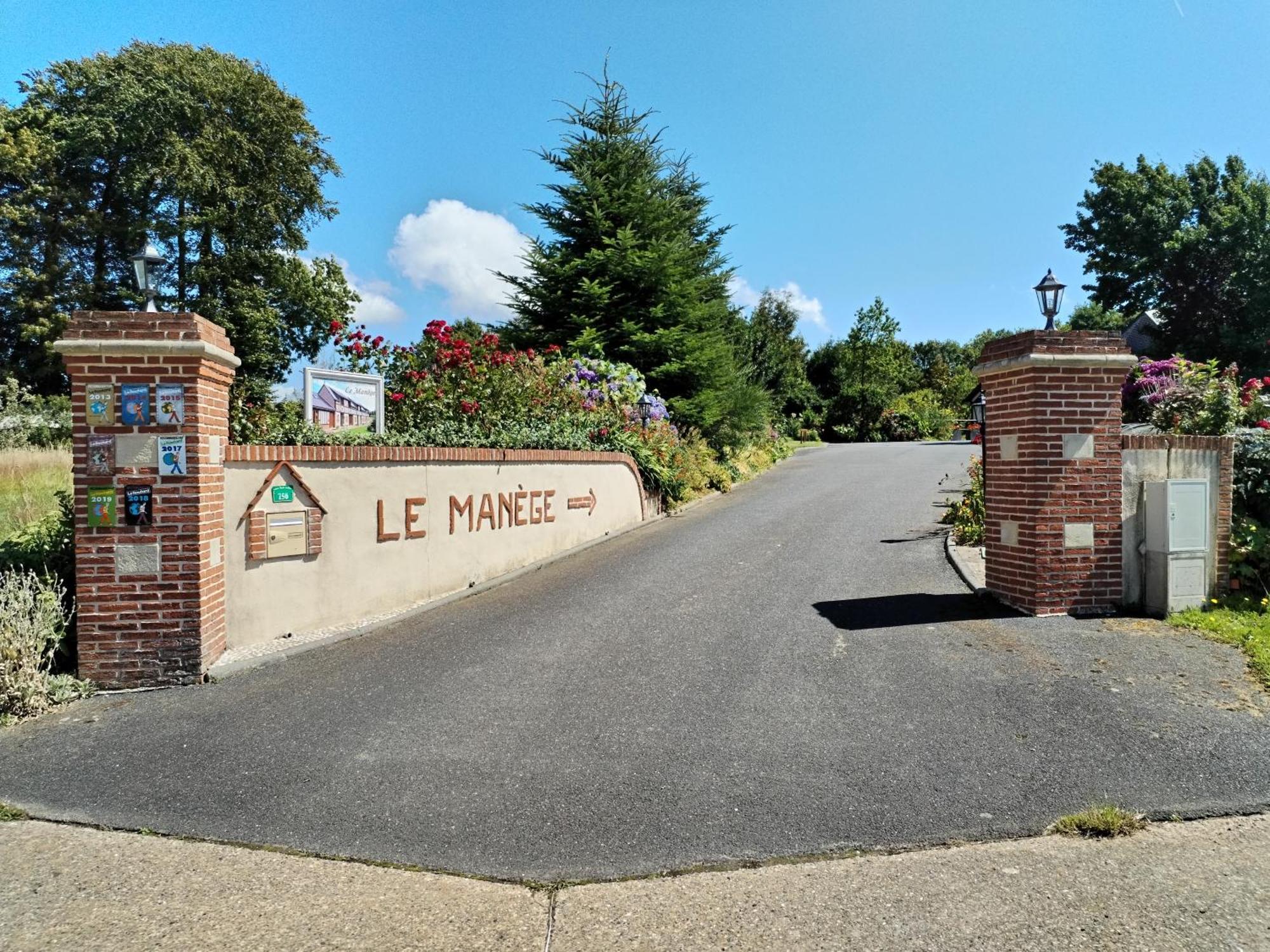 Le Manege Gite L'Eglise Hotell Sainte-Marie-au-Bosc Eksteriør bilde